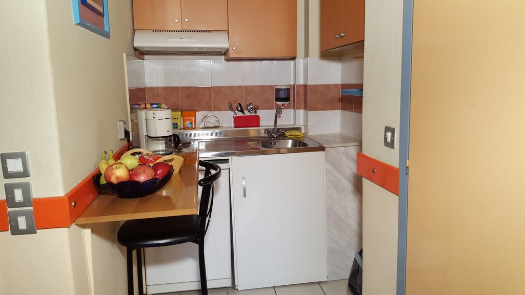 Stella Family Apartments Síndos Pokoj fotografie